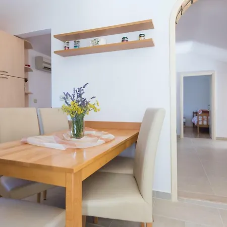 Apartment Ivona Malinska